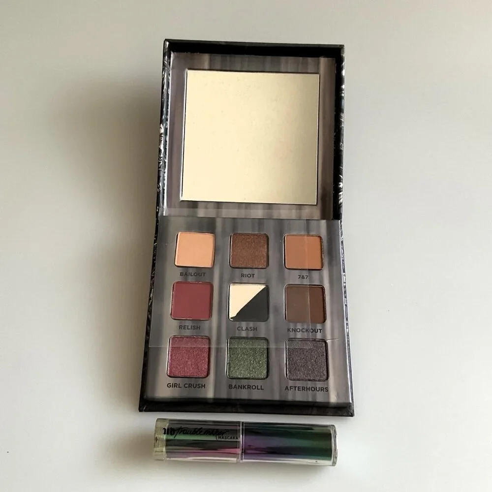 URBAN DECAY LIMITED EDITION TROUBLEMAKER EYESHAWDOW PALETTE